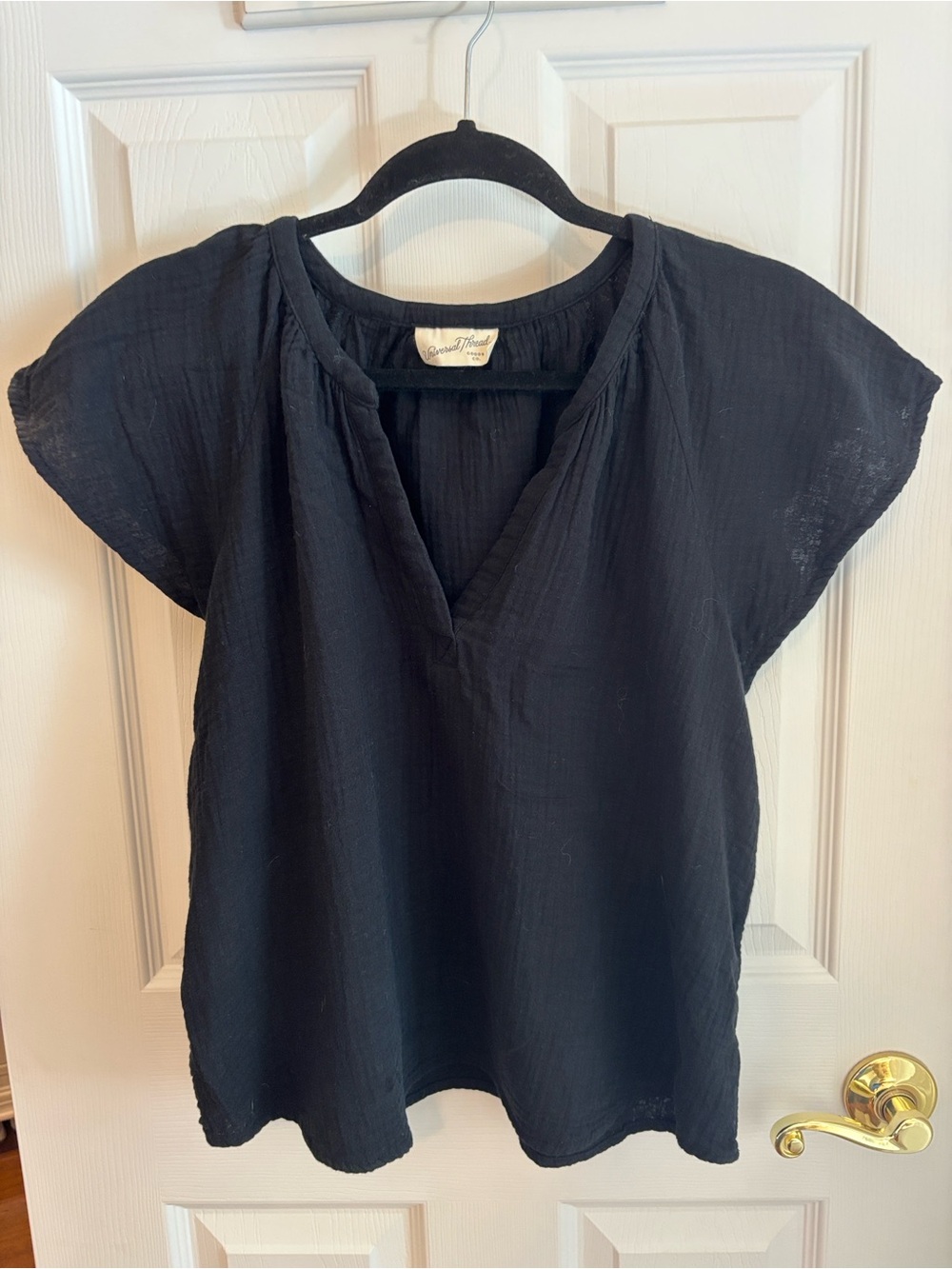Universal Thread Black Short-Sleeve Gauze V-Neck Blouse